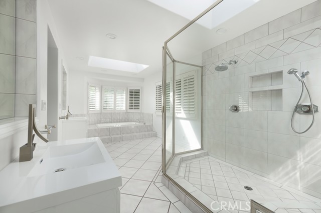 Detail Gallery Image 17 of 37 For 16044 Royal Mount Dr, Encino,  CA 91436 - 5 Beds | 4/1 Baths