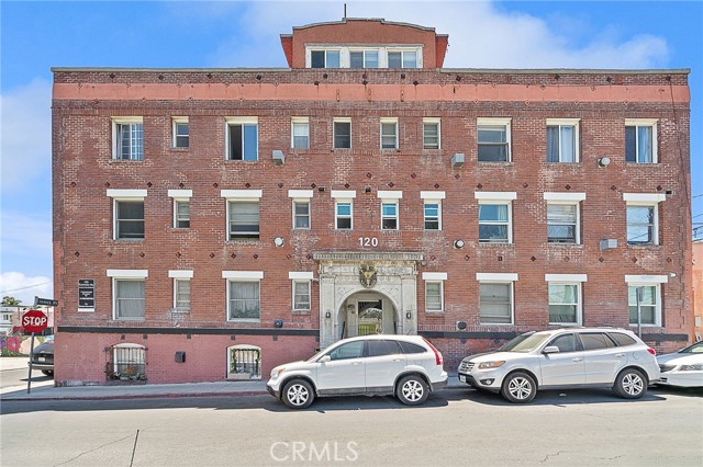 120 Westminster Avenue is comprised of a 21-unit apartment building and an adjacent parking lot with nine parking spaces. The four-story, vintage 1920's building features the charm and appeal of an Art Deco period building from its stone entryway and marble-floored foyer to the exposed brick in select units. The asset offers a strong mix of 1 BD/ 1BA and studio units, along with onsite laundry facilities, storage units and bike storage. The property's location in prime Venice is just one block from the ocean and the world-renowned Venice Beach Boardwalk, and within walking distance to the high-end shopping and dining amenities along Abbot Kinney Boulevard (dubbed "the Coolest Street in America" by GQ Magazine), as well as vibrant Main Street and Rose Avenue. With over 34% upside on actuals, 120 Westminster Avenue represents a unique, value-add opportunity for investors, given the property's architectural bones, strong upside in rental income and prime Venice location.
