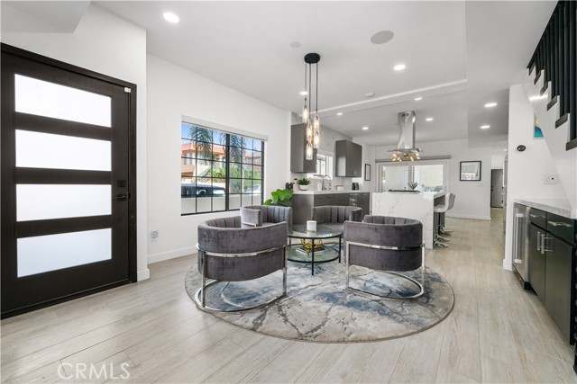 Detail Gallery Image 2 of 27 For 122 21st, Huntington Beach,  CA 92648 - 3 Beds | 4/1 Baths