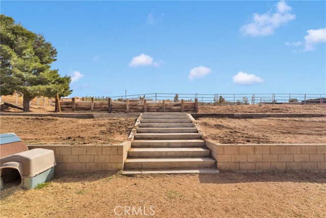 25733 Roundup Way, Apple Valley CA: https://media.crmls.org/medias/d9a53bc4-9206-4d94-9045-a09d44b43feb.jpg