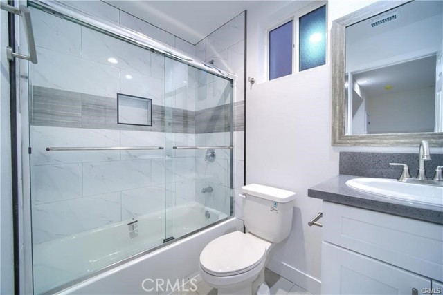 Image 10 of 24 For 3994 La Salle