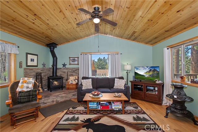 Detail Gallery Image 5 of 26 For 33653 Green Valley Ln, Green Valley Lake,  CA 92341 - 1 Beds | 1 Baths