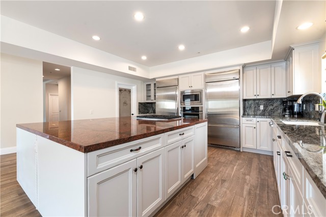 Detail Gallery Image 18 of 42 For 6432 Weidlake Dr, Los Angeles,  CA 90068 - 4 Beds | 3/1 Baths
