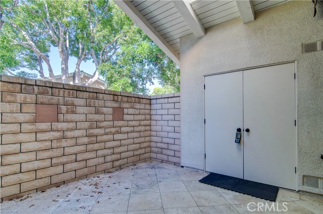 8566 Fallbrook Circle, Huntington Beach CA: https://media.crmls.org/medias/d9a79b36-aeb6-47ca-8874-da8093ffbc7a.jpg