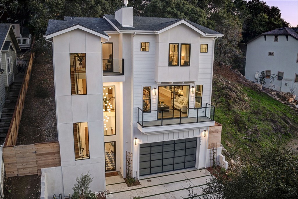 582 Paseo Street