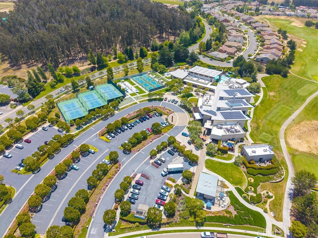 https://media.crmls.org/medias/d9a90ac3-9bff-41ed-bf9d-c86491d49d3a.jpg?preset=X-Large