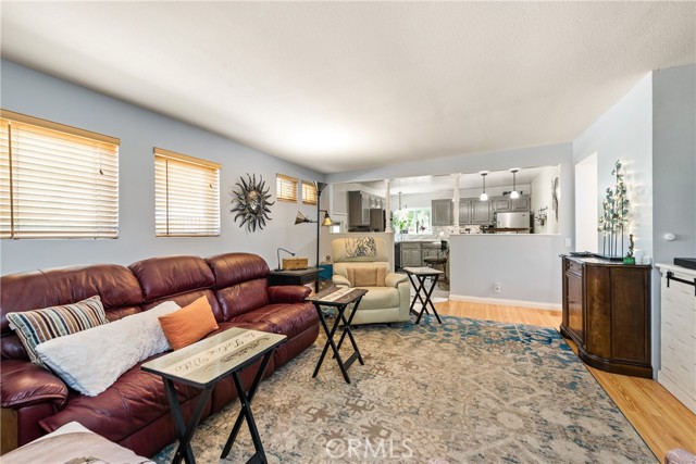 5893 Oak Knolls Road, Simi Valley CA: https://media.crmls.org/medias/d9abf775-0ce3-4b96-a687-8e5c2aee79a2.jpg