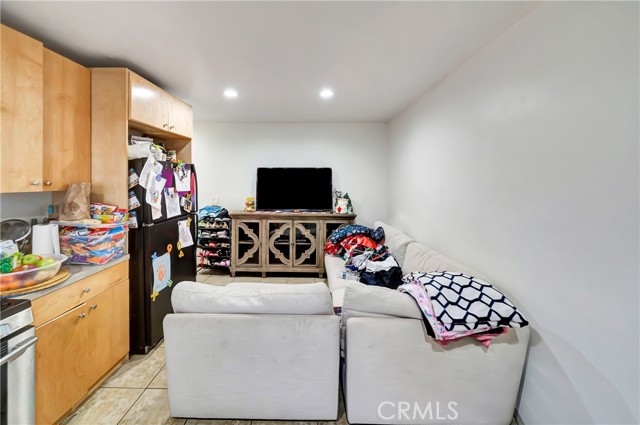 Detail Gallery Image 4 of 13 For 6735 Elmer #18,  North Hollywood,  CA 91606 - 2 Beds | 1 Baths