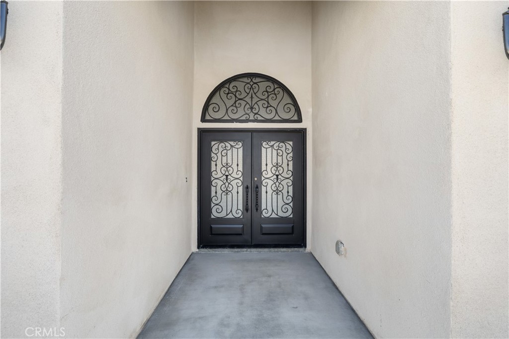 https://media.crmls.org/medias/d9acdae2-0f86-487a-be63-dba23753208a.jpg?preset=X-Large