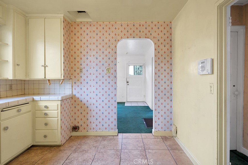 https://media.crmls.org/medias/d9ad0770-0857-453f-b54a-423141902ea9.jpg?preset=X-Large
