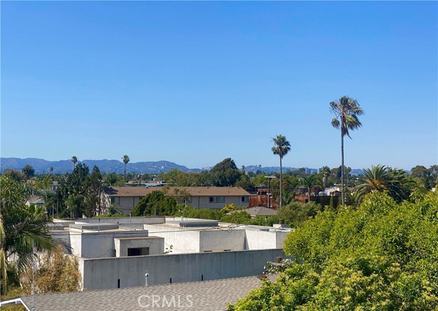 1113 Electric Avenue, Venice CA: https://media.crmls.org/medias/d9ad201d-a9be-462f-8ed7-8f78d20e5f59.jpg