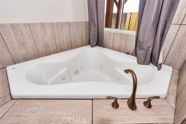 2083 Hastings Drive, Los Banos CA: https://media.crmls.org/medias/d9ad4795-5041-4f2d-b573-26b1238af2f2.jpg