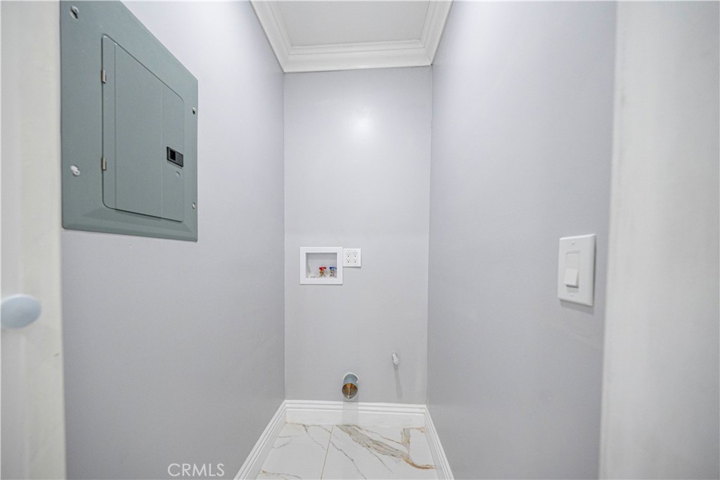 https://media.crmls.org/medias/d9ad890c-6c70-4081-a331-5539361c7aeb.jpg?preset=X-Large