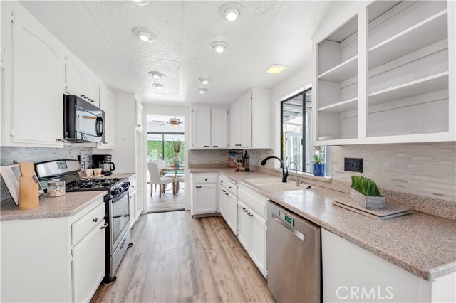 450 Anchor Way, Carlsbad CA: https://media.crmls.org/medias/d9ad8c0f-eaab-41e8-97f9-ad29169a3ab9.jpg