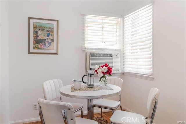 Detail Gallery Image 5 of 13 For 4266 Troost, Studio City,  CA 91604 - 1 Beds | 1 Baths