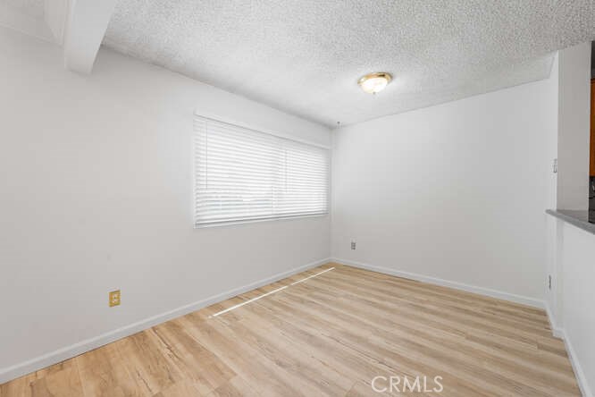 https://media.crmls.org/medias/d9ae6015-e16b-4646-801a-3b7304046fba.jpg?preset=X-Large
