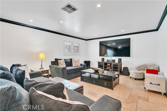 Detail Gallery Image 21 of 44 For 5067 Arundel Drive, Woodland Hills,  CA 91364 - 5 Beds | 4/1 Baths