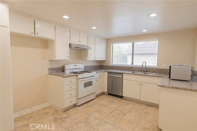 28205 Ridgepoint Court, Rancho Palos Verdes CA: https://media.crmls.org/medias/d9af960c-9cb9-4d6c-b6df-36e37f3348d6.jpg