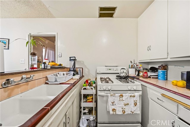 7244 Tujunga Avenue photo 10