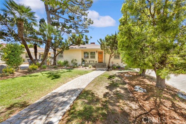 Detail Gallery Image 2 of 31 For 1202 Bruce Ave, Glendale,  CA 91202 - 2 Beds | 2 Baths
