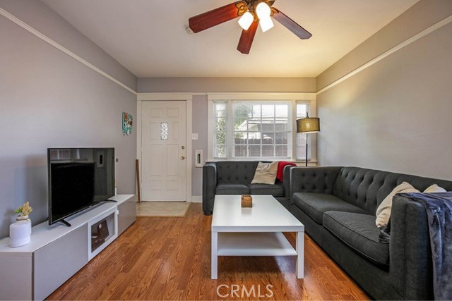 Detail Gallery Image 3 of 10 For 3225 E 4th, Long Beach,  CA 90814 - 2 Beds | 1 Baths