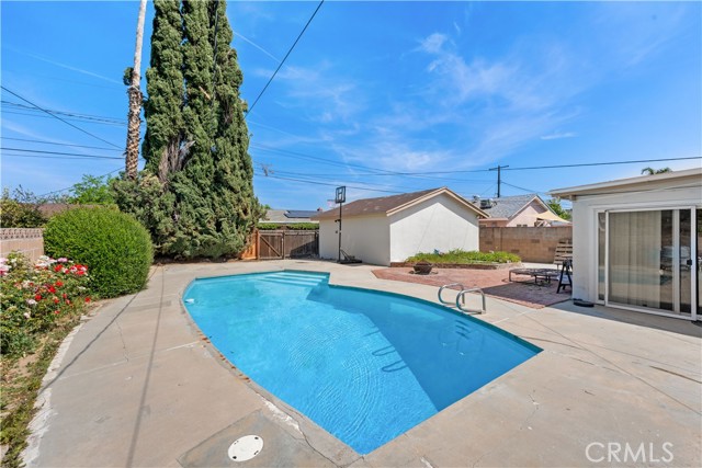 7948 Fallbrook Ave, West Hills CA: https://media.crmls.org/medias/d9b1266b-fed9-4805-8284-53dacc06302c.jpg
