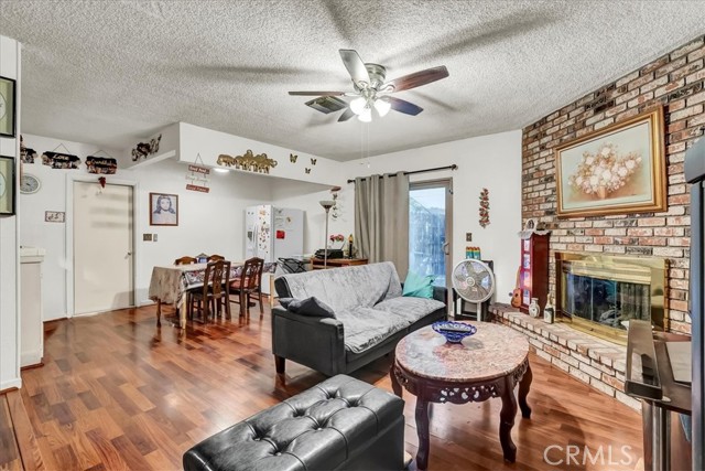 355 Kenwood Drive, Lemoore CA: https://media.crmls.org/medias/d9b22404-9d27-457c-a151-70cc8c80107d.jpg