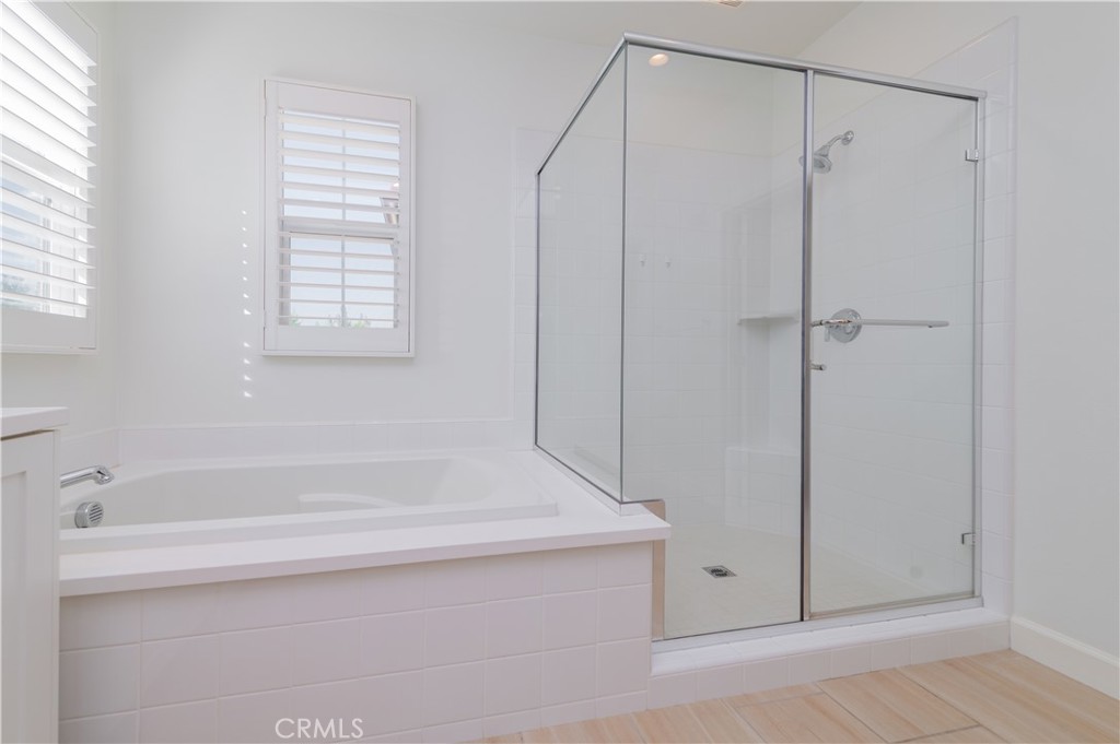 https://media.crmls.org/medias/d9b29508-9cea-43d0-95ff-4b566435d648.jpg?preset=X-Large
