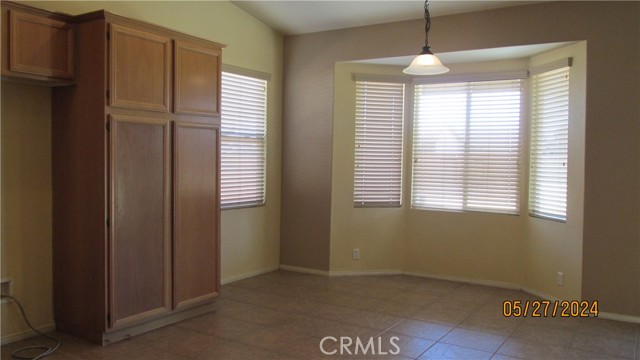 Detail Gallery Image 9 of 25 For 21280 Merlot Ln, Apple Valley,  CA 92308 - 4 Beds | 2 Baths