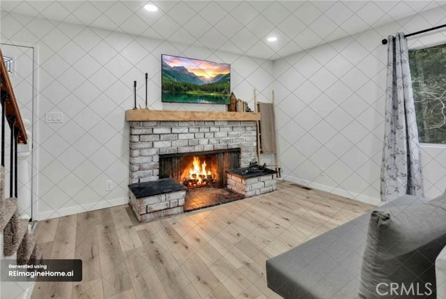 Detail Gallery Image 4 of 33 For 377 Hillside, Lake Arrowhead,  CA 92352 - 3 Beds | 2 Baths