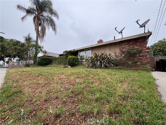 Detail Gallery Image 3 of 6 For 13101 Osborne St, Pacoima,  CA 91331 - 3 Beds | 2 Baths
