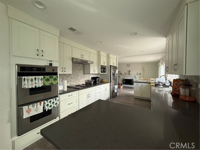 Image 6 of 31 For 9831 Cloverdale Avenue