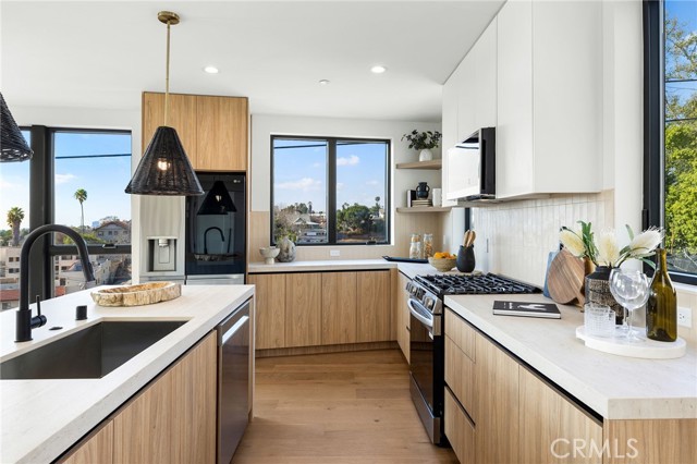 Detail Gallery Image 6 of 19 For 955 Everett St, Los Angeles,  CA 90026 - 2 Beds | 2/1 Baths