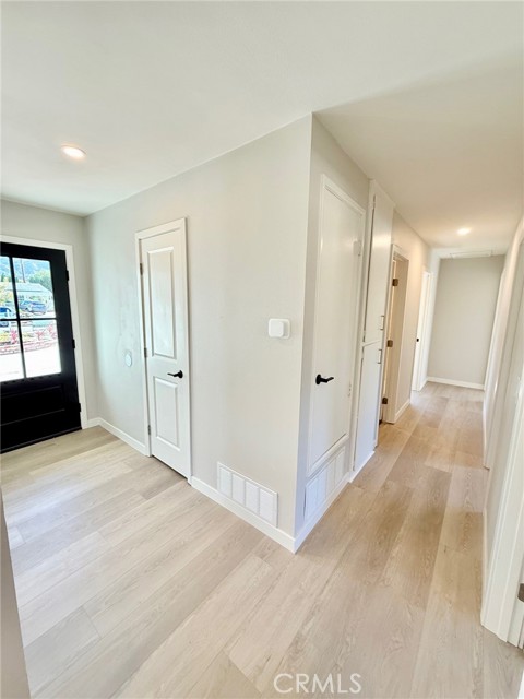 Detail Gallery Image 11 of 27 For 27215 Elias, Saugus,  CA 91350 - 4 Beds | 2 Baths