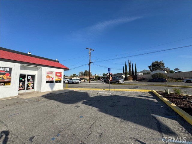 10501 Hole Avenue, Riverside CA: https://media.crmls.org/medias/d9b614b1-23e8-4b2e-8dde-4ed3492ff6ef.jpg
