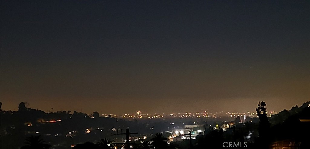 https://media.crmls.org/medias/d9b63673-4958-452f-90ee-b729a568c9a9.jpg?preset=X-Large
