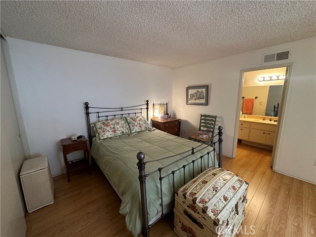 10521 Larwin Avenue, 6 photo 2