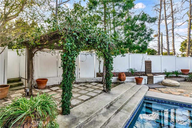 23216 Park Esperanza, Calabasas CA: https://media.crmls.org/medias/d9b8294b-ce25-42e9-b6c1-684aefec8102.jpg