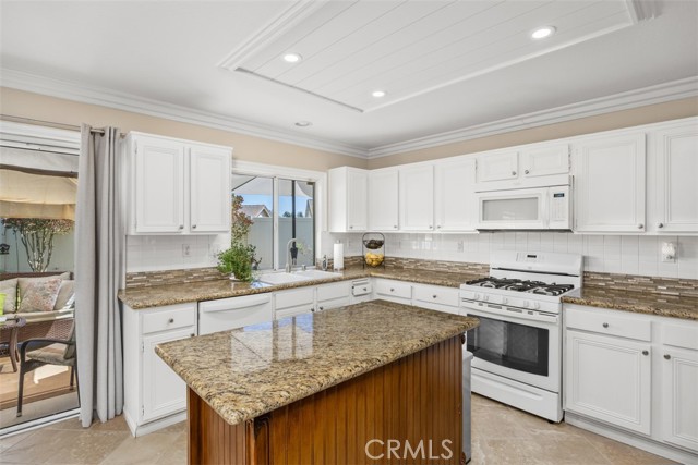 Detail Gallery Image 7 of 32 For 32295 via Arias, Temecula,  CA 92592 - 4 Beds | 2 Baths