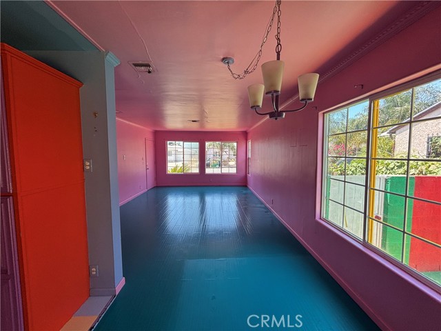 Detail Gallery Image 2 of 35 For 7032 Stansbury Ave, Van Nuys,  CA 91405 - 4 Beds | 3 Baths