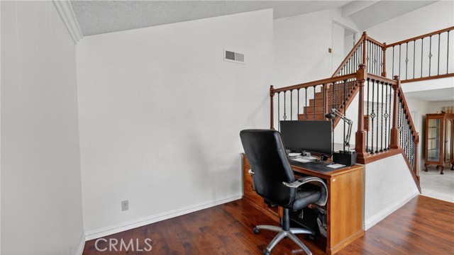 Detail Gallery Image 8 of 32 For 14272 Saarinen Ct, Irvine,  CA 92606 - 4 Beds | 2/1 Baths