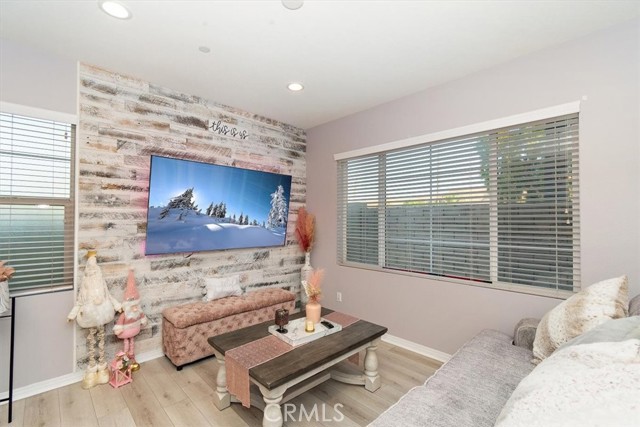 Detail Gallery Image 3 of 27 For 3827 Grant St #11,  Corona,  CA 92879 - 3 Beds | 2/1 Baths