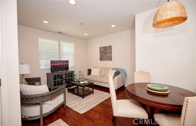 4049 Running Oak Lane, San Bernardino CA: https://media.crmls.org/medias/d9bcb4b9-a152-40a6-b6f0-0c99425c3657.jpg