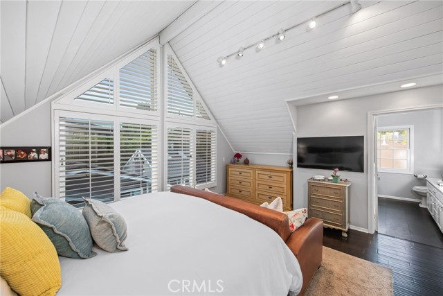 4323 Laurelgrove Avenue, Studio City CA: https://media.crmls.org/medias/d9beaa60-55f7-4bff-b4ea-67680c80997b.jpg
