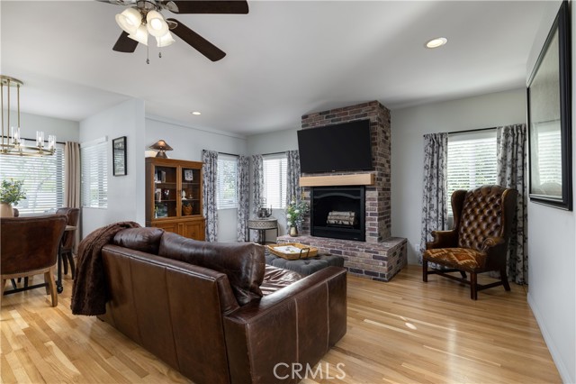 Detail Gallery Image 9 of 33 For 2289 Stearnlee Ave, Long Beach,  CA 90815 - 3 Beds | 3 Baths