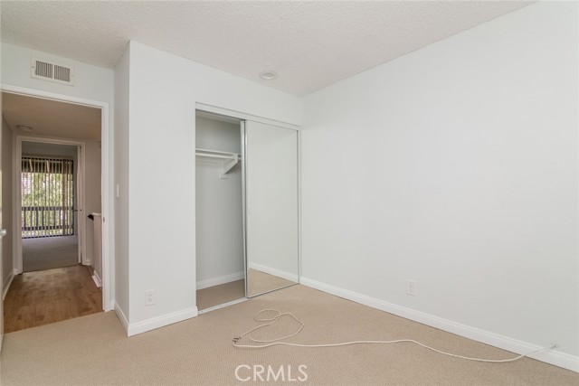5711 Owensmouth Avenue, Woodland Hills CA: https://media.crmls.org/medias/d9c02772-50b6-467e-8eb3-ced9e94a4e22.jpg