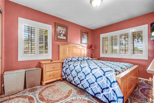 Detail Gallery Image 7 of 30 For 2300 Gale Ave, Long Beach,  CA 90810 - 3 Beds | 1 Baths