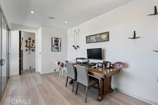 29 W Neapolitan Lane, Long Beach CA: https://media.crmls.org/medias/d9c183fc-03dc-4243-b212-3febc1b0ec4c.jpg