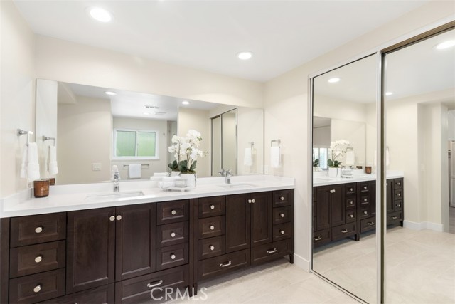 17 Silver Crescent, Irvine CA: https://media.crmls.org/medias/d9c1ffcc-1fc7-4704-8d1d-fc30e81d151a.jpg