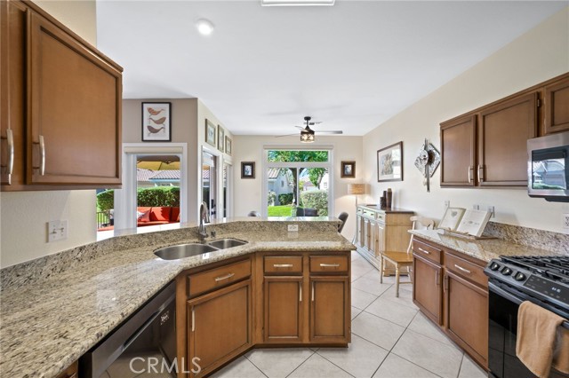 Detail Gallery Image 13 of 37 For 38767 Burgundy, Palm Desert,  CA 92211 - 2 Beds | 2 Baths